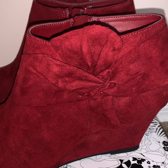 Chinese Laundry women’s size 10 suede Cherry Red booties - Picture 2 of 4